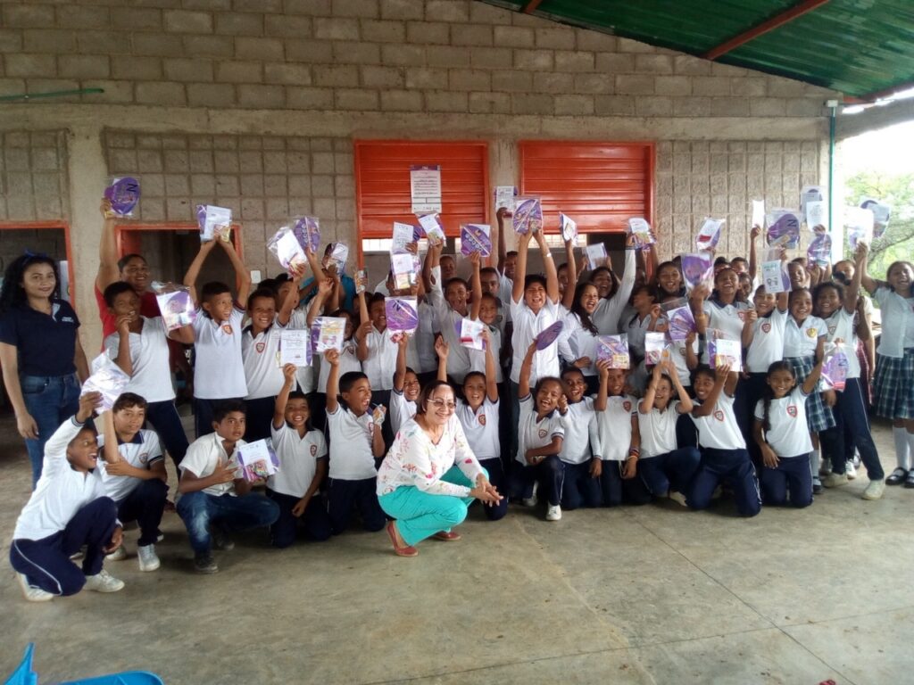 Niños de una comunidad acompañada por FUNGESAC en procesos de salud y bienestar
